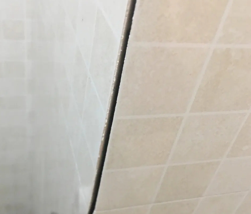 马尔康瓷砖空鼓维修公司分享阳台瓷砖脱落的修复过程可以分为以下几个步骤
