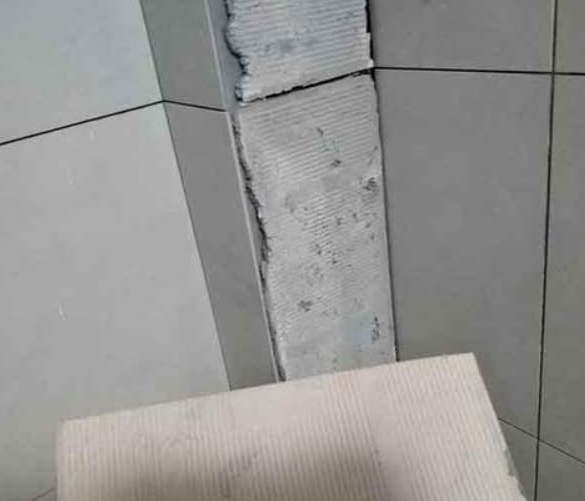 马尔康瓷砖空鼓维修公司分享下厨房瓷砖脱落的补救措施。